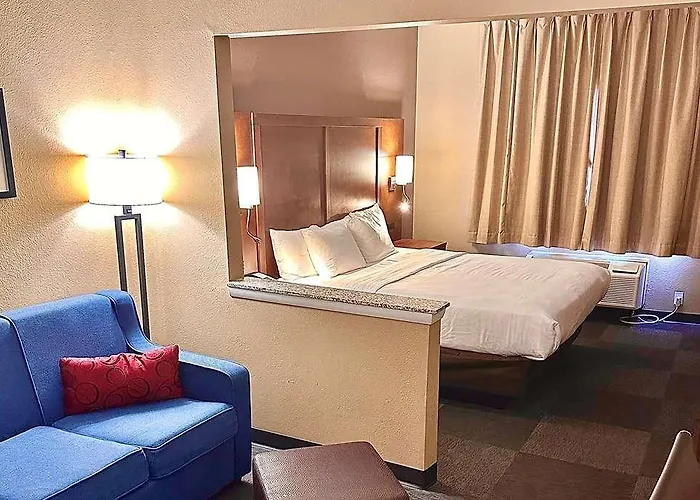 Baymont By Wyndham North Hotel