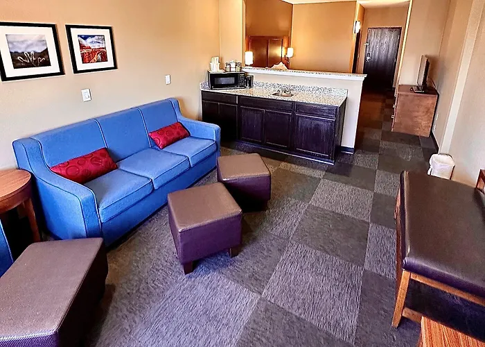 Hotel Baymont By Wyndham North
