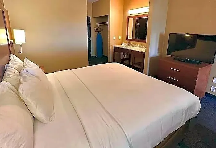 Hotel Baymont By Wyndham North